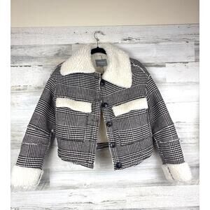 Urban Revivo Women’s 4 Black Cream Fleece-Lined Cropped Button-Up Coat Jacket